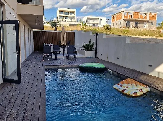 Family-friendly With Swimming Pool Sveti Filip I Jakov, Biograd - 21627 شقة سفيتي فيليب ياكوف