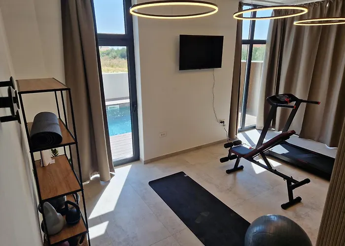 Family-friendly With Swimming Pool Sveti Filip I Jakov, Biograd - 21627 سفيتي فيليب ياكوف